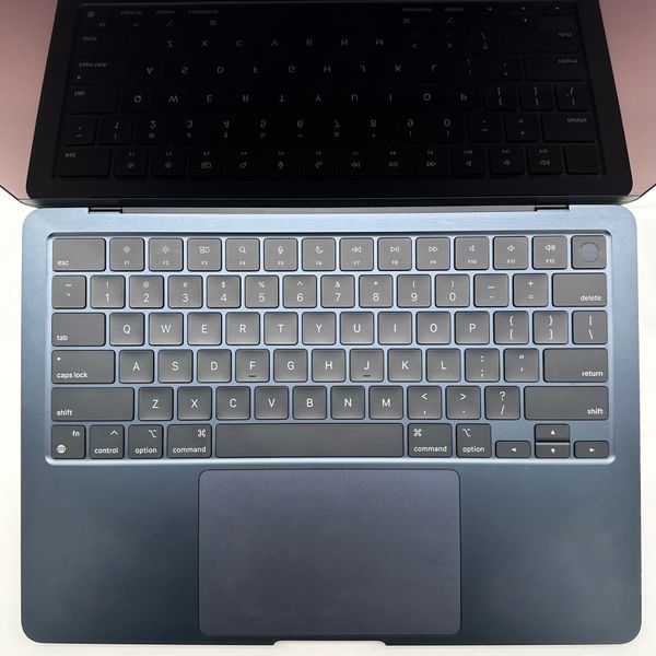 MacBook Air 13" 2022 M2 8gb RAM 256gb SSD Midnight б\у (Y2D4H) 4450        фото