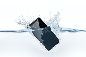 iPhone у воді: Що робити, коли трапилась неприємність? фото